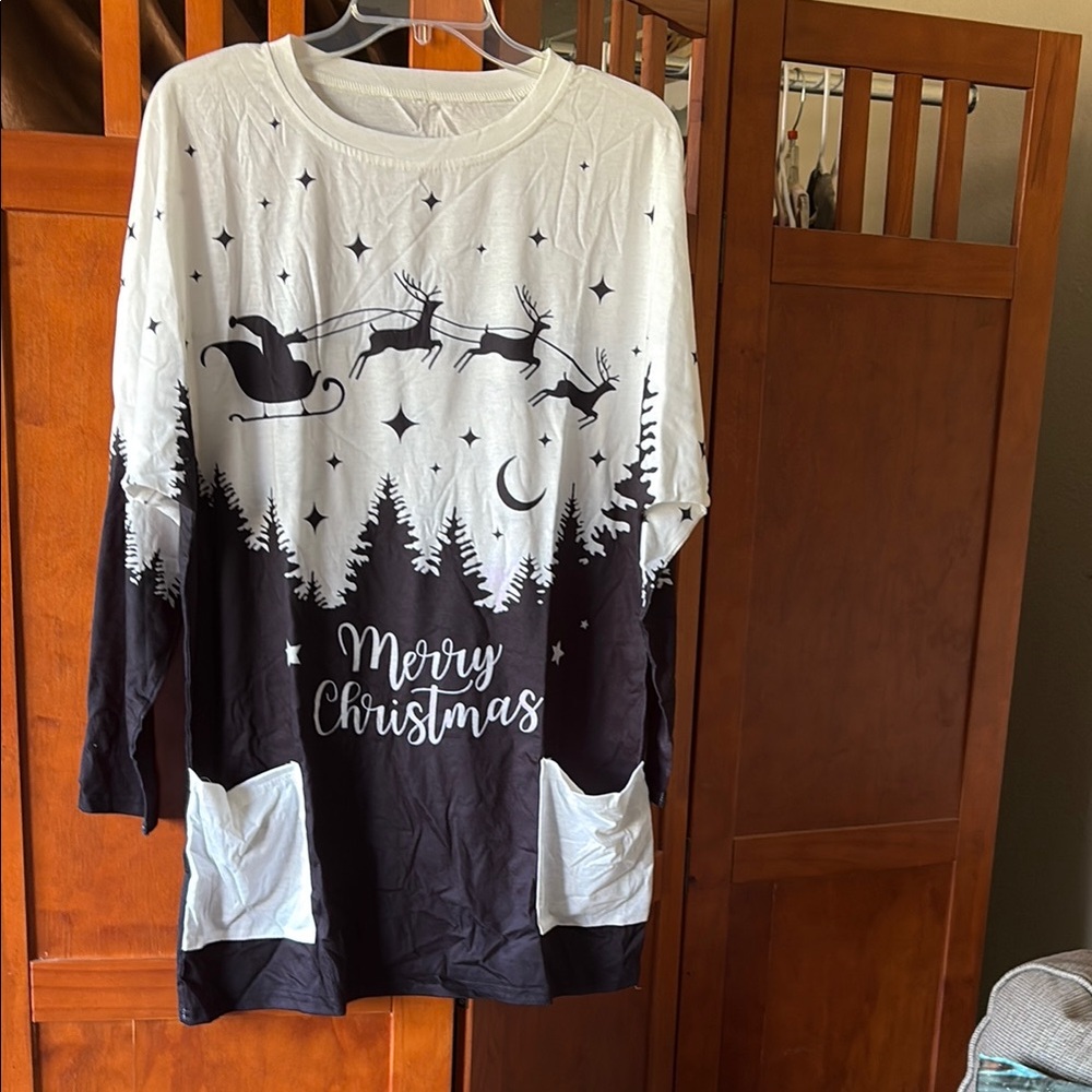 Black and White Women's Christmas Santa and Reindeer Flying in the Sky Tunic